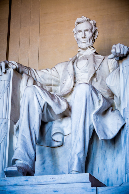 washington.-city's-rate-of-technology-to-wealth-Abraham_Lincoln_statue_in_the_Lincoln_Memorial_courtesy_of_washington.org.JPG