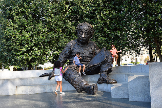 washington.-city's-rate-of-technology-to-wealth-Einstein_Memorial_courtesy_of_washington.org.jpg