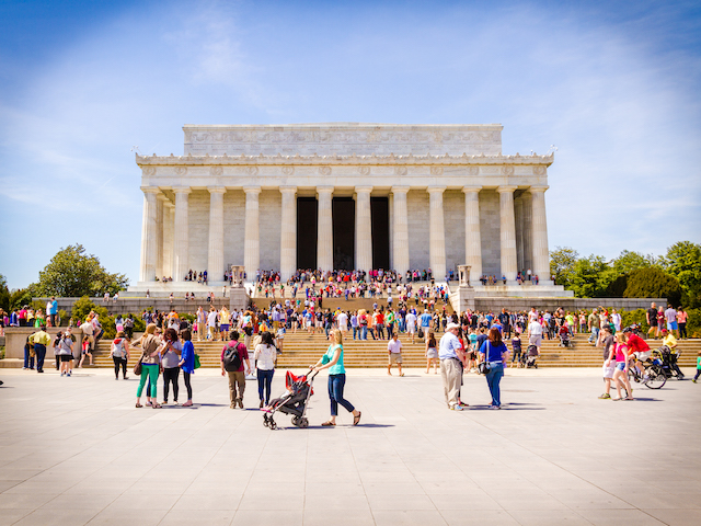 washington.-city's-rate-of-technology-to-wealth-In_front_of_the_Lincoln_Memorial.JPG