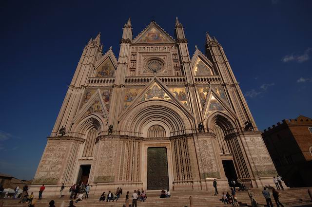 orvieto--city-of-umbri-Orvieto_Duomo.jpg