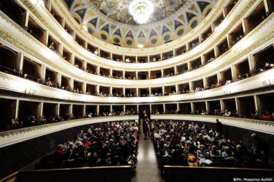 orvieto--city-of-umbri-Orvieto_teatro_mancinelli.jpg