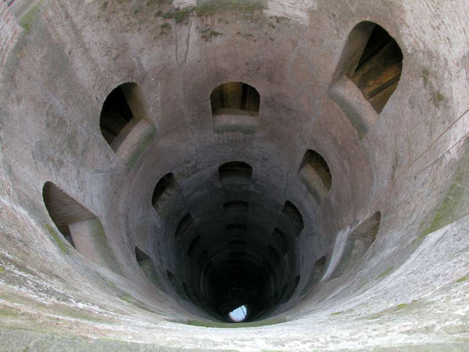 orvieto--city-of-umbri-Pozzo_S._Patrizio_interno.jpg