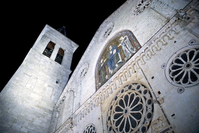 spoleto-city-of-italy-Duomo_notte_ok.jpg