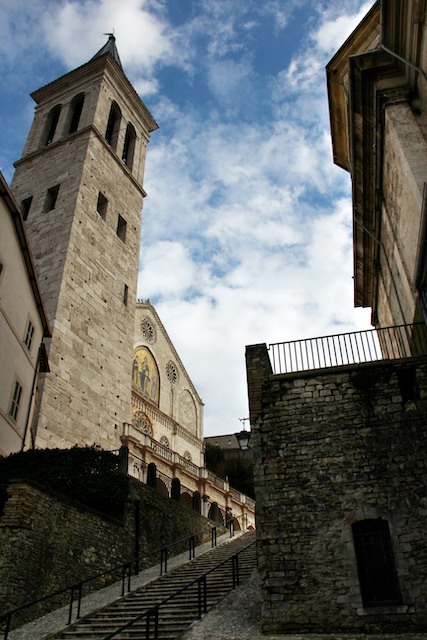 spoleto-city-of-italy-duomo_da_piazza_signoria_ok.jpg