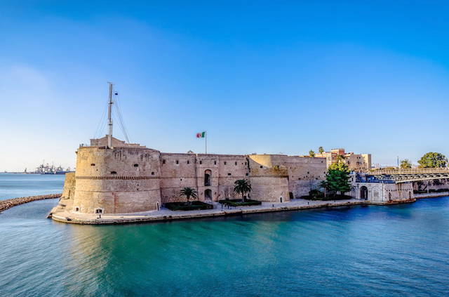 the-aragonese-castle-of-taranto-Castello.jpg