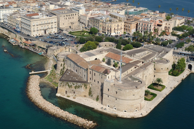 the-aragonese-castle-of-taranto-DSC00879.JPG