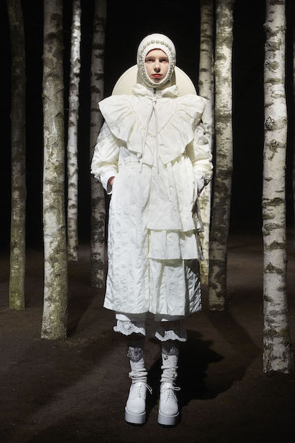 milano-fashion-week-moncler-4_MONCLER_SIMONE_ROCHA_01.jpg