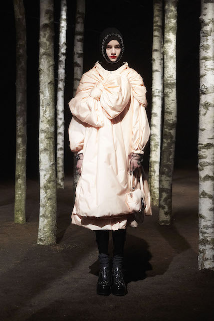 milano-fashion-week-moncler-4_MONCLER_SIMONE_ROCHA_03.jpg