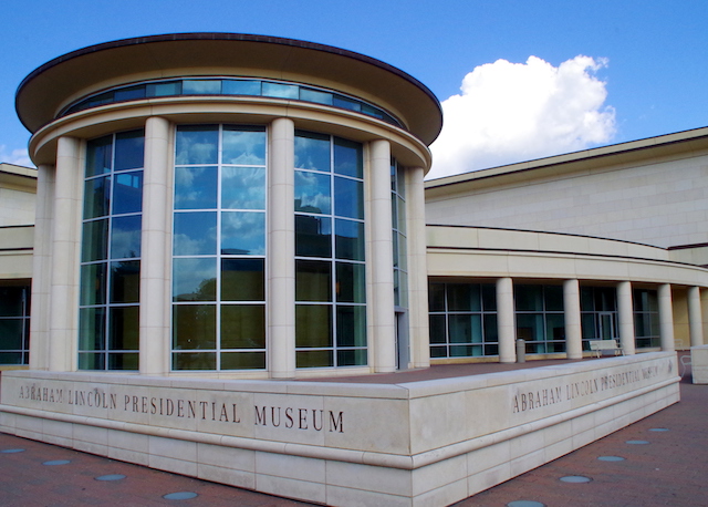 the-abraham-lincoln-presidential-ALPLM_exterior_horiz.JPG