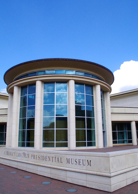 the-abraham-lincoln-presidential-ALPLM_exterior_vert.JPG