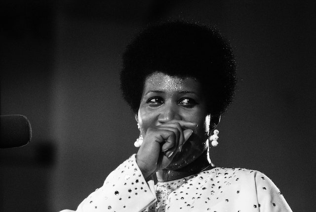 amazing-grace--the-complete-recordings-by-aretha-franklin-Aretha_Amazing_Grace_Barry_Feinstein_5-min.jpg