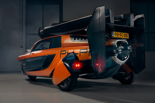 geneva-international-motorshow-2019-Flying_Car_PAL-V_Liberty_Pioneer_6.jpg