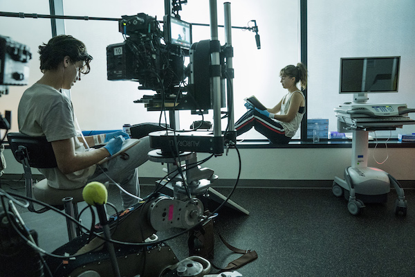 movie-five-feet-apart-five-feet-apart-FFA_02021_R_rgb.jpg