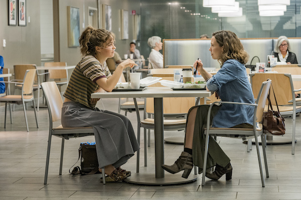movie-five-feet-apart-five-feet-apart-FFA_02329_R_rgb.jpg