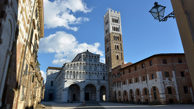lucca--city-of-tuscany-(italy-sanmartino.jpg