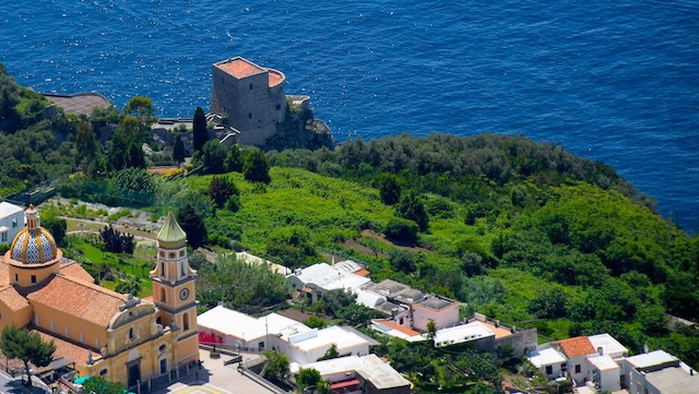 praiano--italy-La_chiesa_di_San_Gennaro_e_la_Torre_di_Grado.JPG