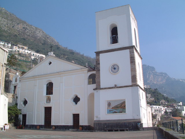 praiano--italy-facciata_della_chiesa_di_San_Luca_Evangelista.jpg