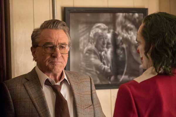 movie-joker-Joker_Joaquin_Phoenix,_Zazie_Beetz,_Robert_De_Niro_27.jpg