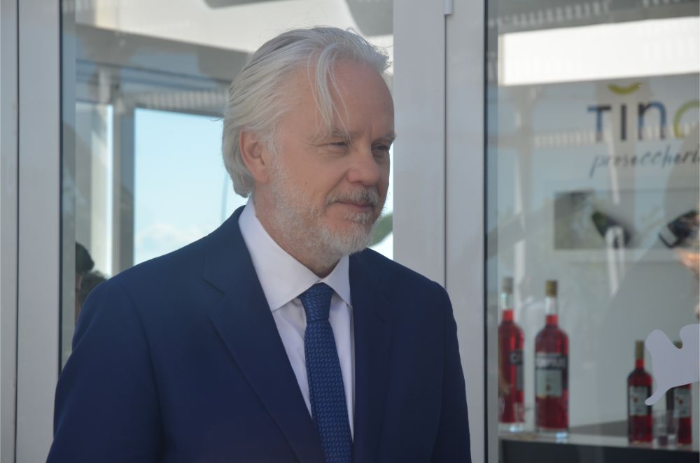 venice-film-festival-2019---movie-45-seconds-of-laughter-by-tim-robbins-Venice_Film_Festival_2019_-_Movie_45_Seconds_of_Laughter_by_Tim_Robbins10.jpg