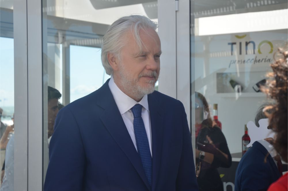 venice-film-festival-2019---movie-45-seconds-of-laughter-by-tim-robbins-Venice_Film_Festival_2019_-_Movie_45_Seconds_of_Laughter_by_Tim_Robbins6.jpg