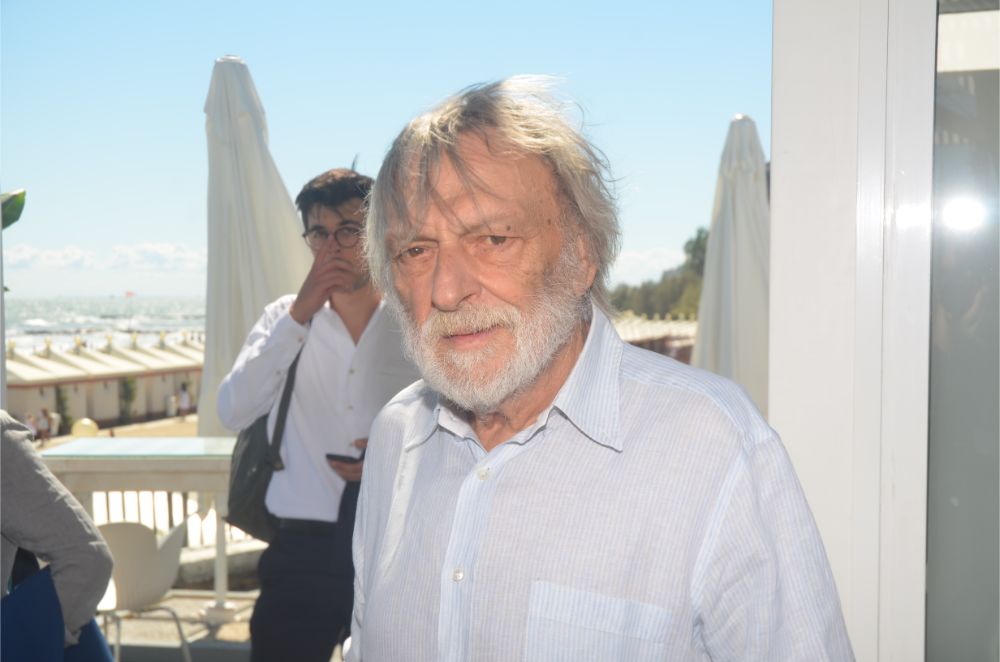 venice-film-festival-2019---movie-beyond-the-beach-–-the-hell-and-the-hope-Venice_Film_Festival_2019_-_Movie_Beyond_the_Beach_–_The_Hell_and_the_Hope2.jpg