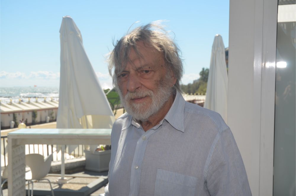 venice-film-festival-2019---movie-beyond-the-beach-–-the-hell-and-the-hope-Venice_Film_Festival_2019_-_Movie_Beyond_the_Beach_–_The_Hell_and_the_Hope5.jpg