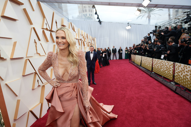 academy-awards---oscars-2020--the-best-outfits-and-dresses----images-Academy_Awards,__Oscars_2020__the_best_outfits_and_dresses_-__images32.jpg