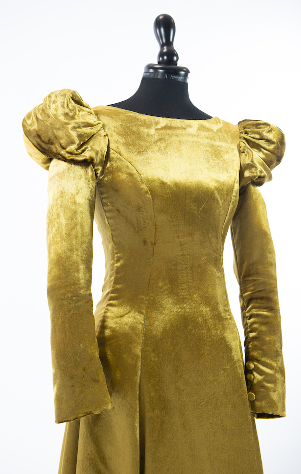 exhibition-cinemaddosso--the-costumes-of-annamode-from-cinecitta-to-hollywood-43_WHITE_91532_05_TheWicher.jpg