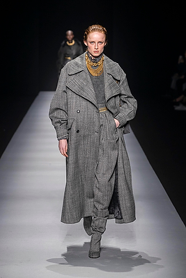 milan-fashion-week--alberta-ferretti-autumn-winter-2021-collection-Milan_Fashion_Week:_Alberta_Ferretti_autumn_winter_2021_collection25.jpg