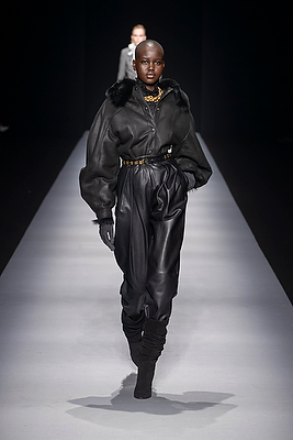 milan-fashion-week--alberta-ferretti-autumn-winter-2021-collection-Milan_Fashion_Week:_Alberta_Ferretti_autumn_winter_2021_collection26.jpg