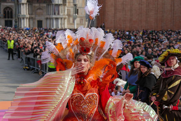 venice--city-of-italy-to-visit-Carnival_of_Venice23.jpg