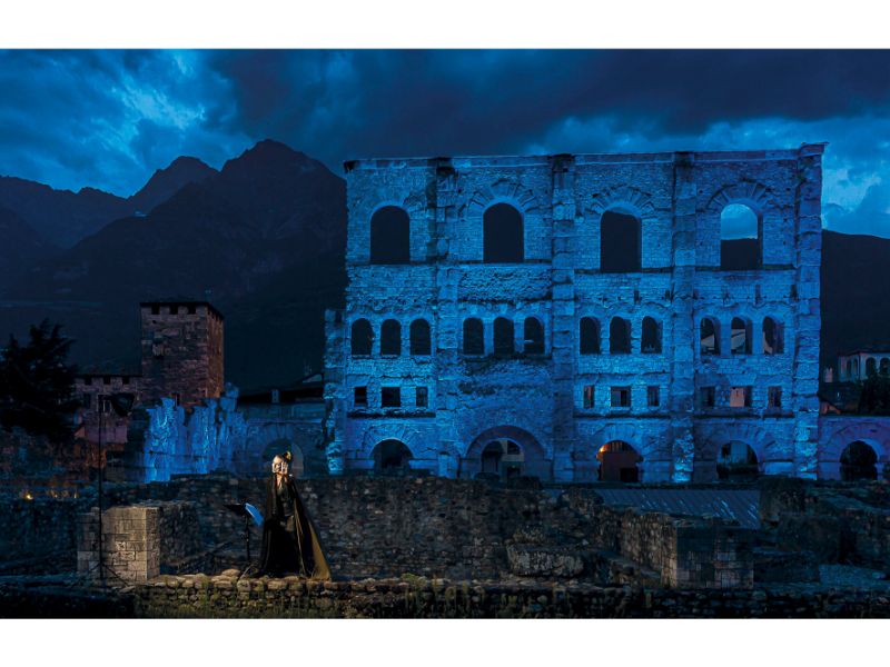 italy---valle-daosta---images-02_Stefano_Torrione_Valle_d’Aosta,_Aosta,_Teatro_Romano.jpg