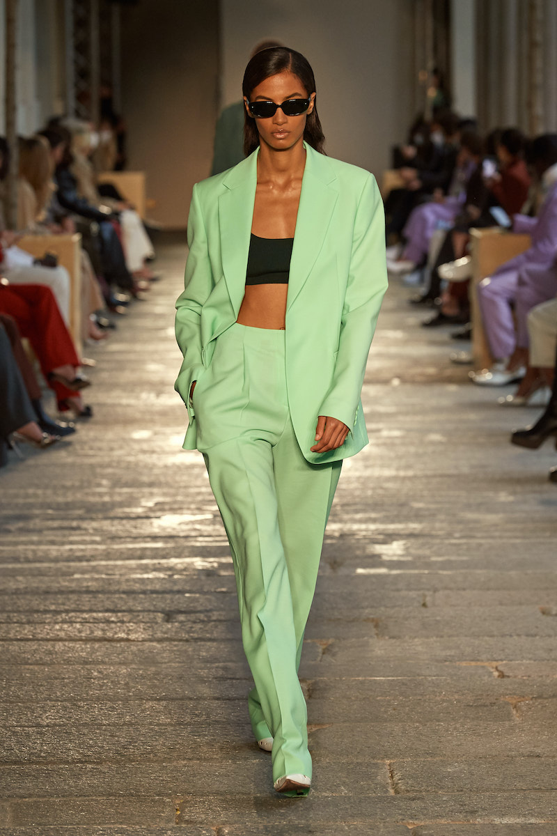 milan-fashion-week--hugo-boss-spring-summer-2021-collection-HBME_110_S21SR_FS_Milan_01_Runway_33_key_sRGB.jpg