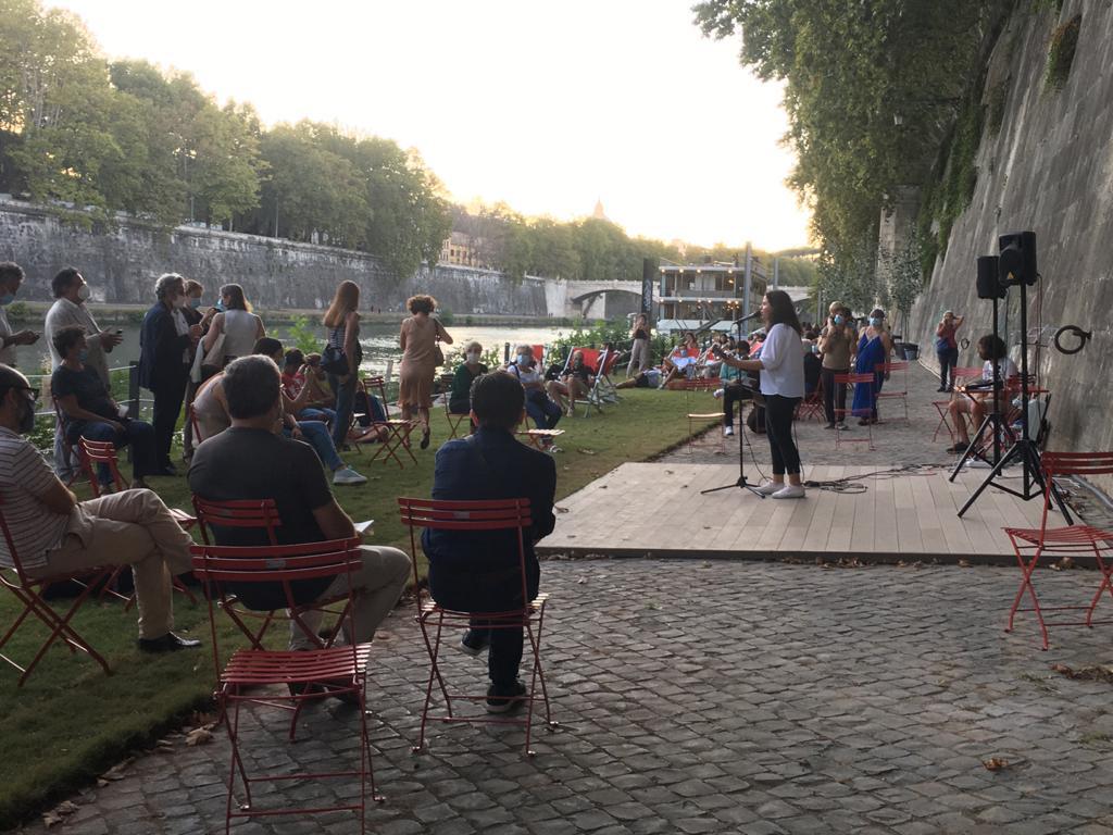 rome---piazza-tevere---images-Rome_-_'Piazza_Tevere'_-_images_(4).jpeg