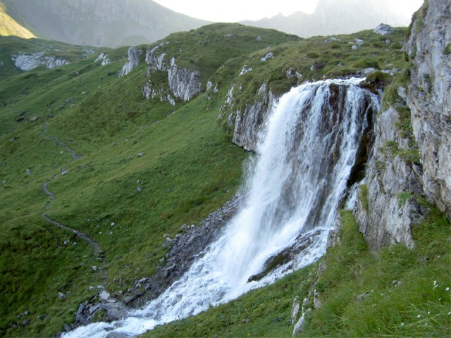 the-maderanertal---alpine-valley--in-switzerland-The_Maderanertal_is_an_Alpine_valley_of_the_canton_of_Uri_in_Central_Switzerland._I_(5).jpg