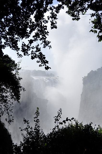 victoria-falls----zambia-and-zimbabwe---images-victoria-waterfalls.jpg