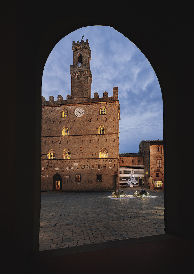 volterra---italy---images-02_201211_guido_mencari_volterra_luisa_bocchietto_arnioni_in_piazza-54_PRESS.jpg