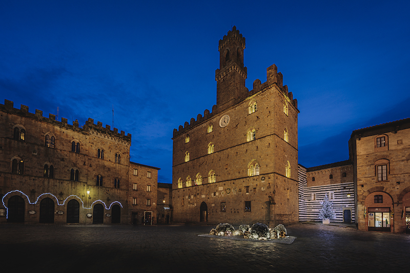 volterra---italy---images-04_201211_guido_mencari_volterra_luisa_bocchietto_arnioni_in_piazza-110_PRESS.jpg