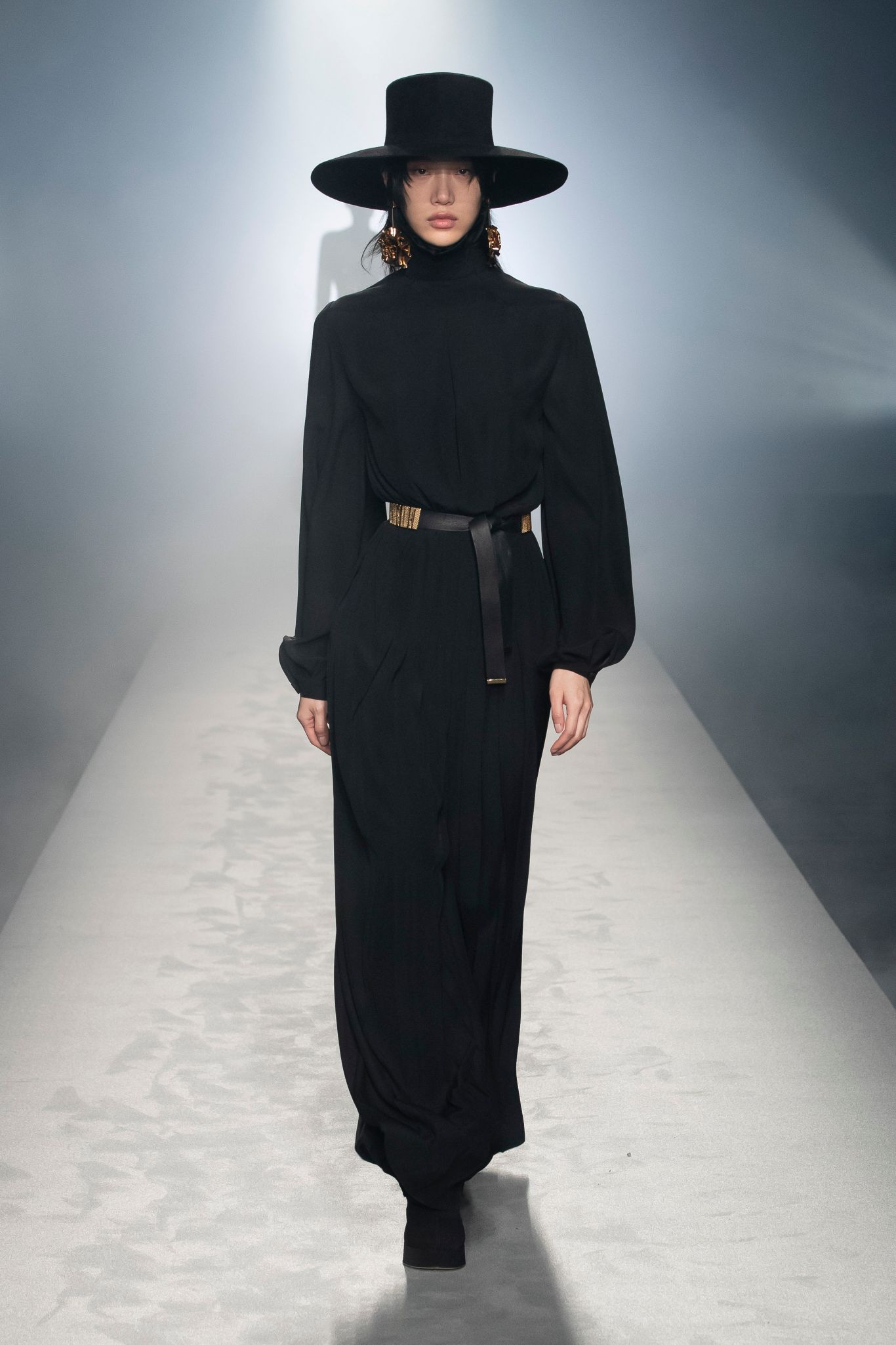milan-fashion-week--alberta-ferretti-autumn-winter-2022-collection-milan-fashion-week--alberta-ferretti-autumn-winter-2022-collection_(15).jpg