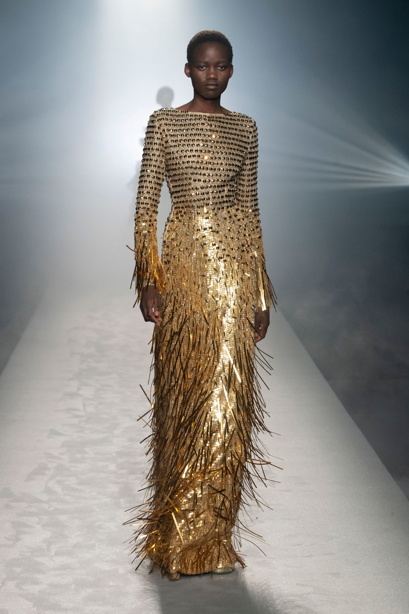 milan-fashion-week--alberta-ferretti-autumn-winter-2022-collection-milan-fashion-week--alberta-ferretti-autumn-winter-2022-collection_(16).jpg