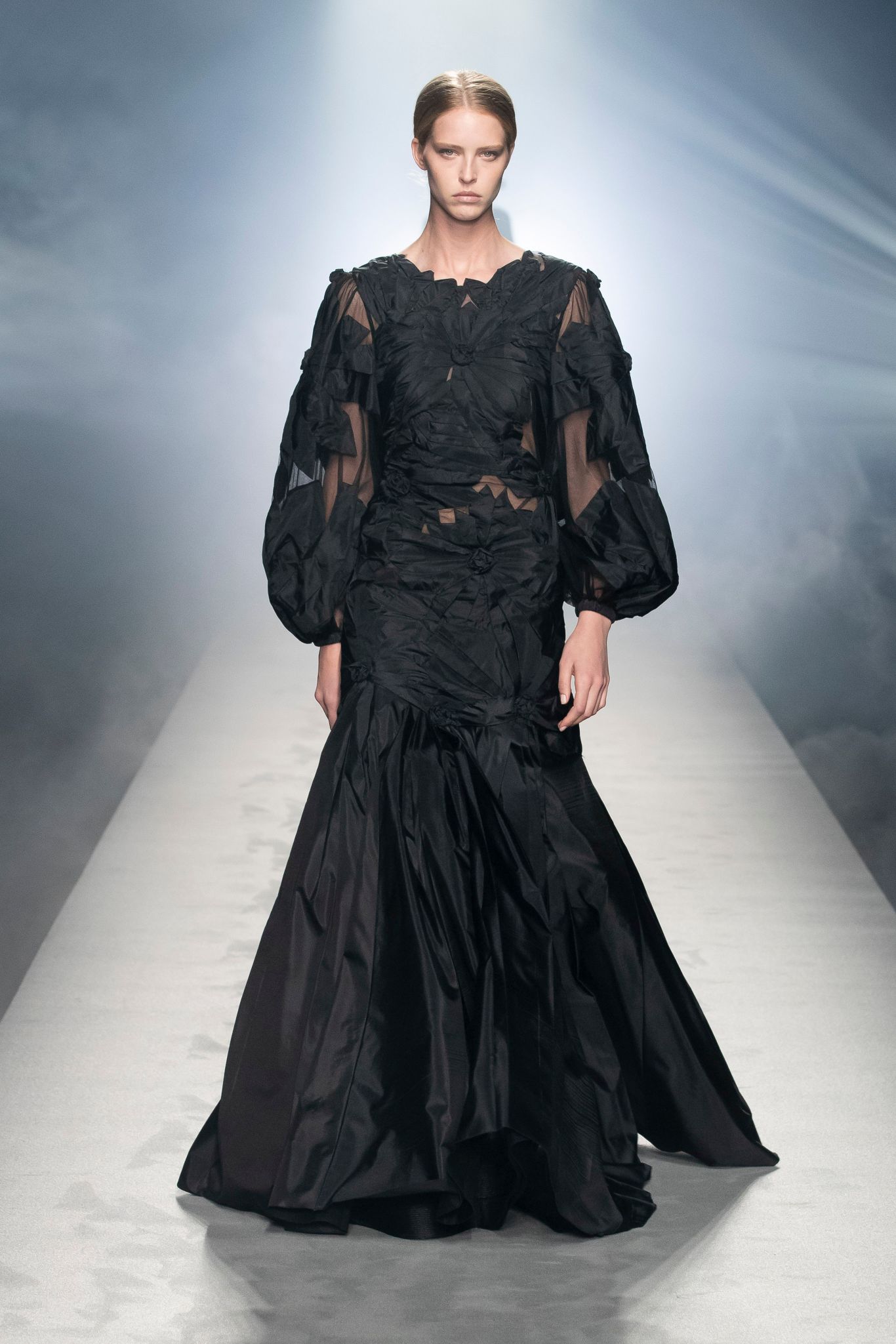 milan-fashion-week--alberta-ferretti-autumn-winter-2022-collection-milan-fashion-week--alberta-ferretti-autumn-winter-2022-collection_(20).jpg