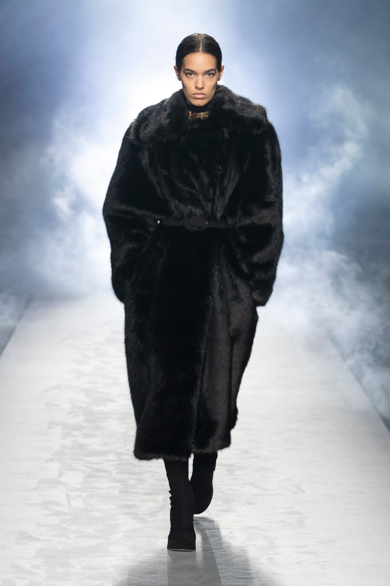 milan-fashion-week--alberta-ferretti-autumn-winter-2022-collection-milan-fashion-week--alberta-ferretti-autumn-winter-2022-collection_(23).jpg