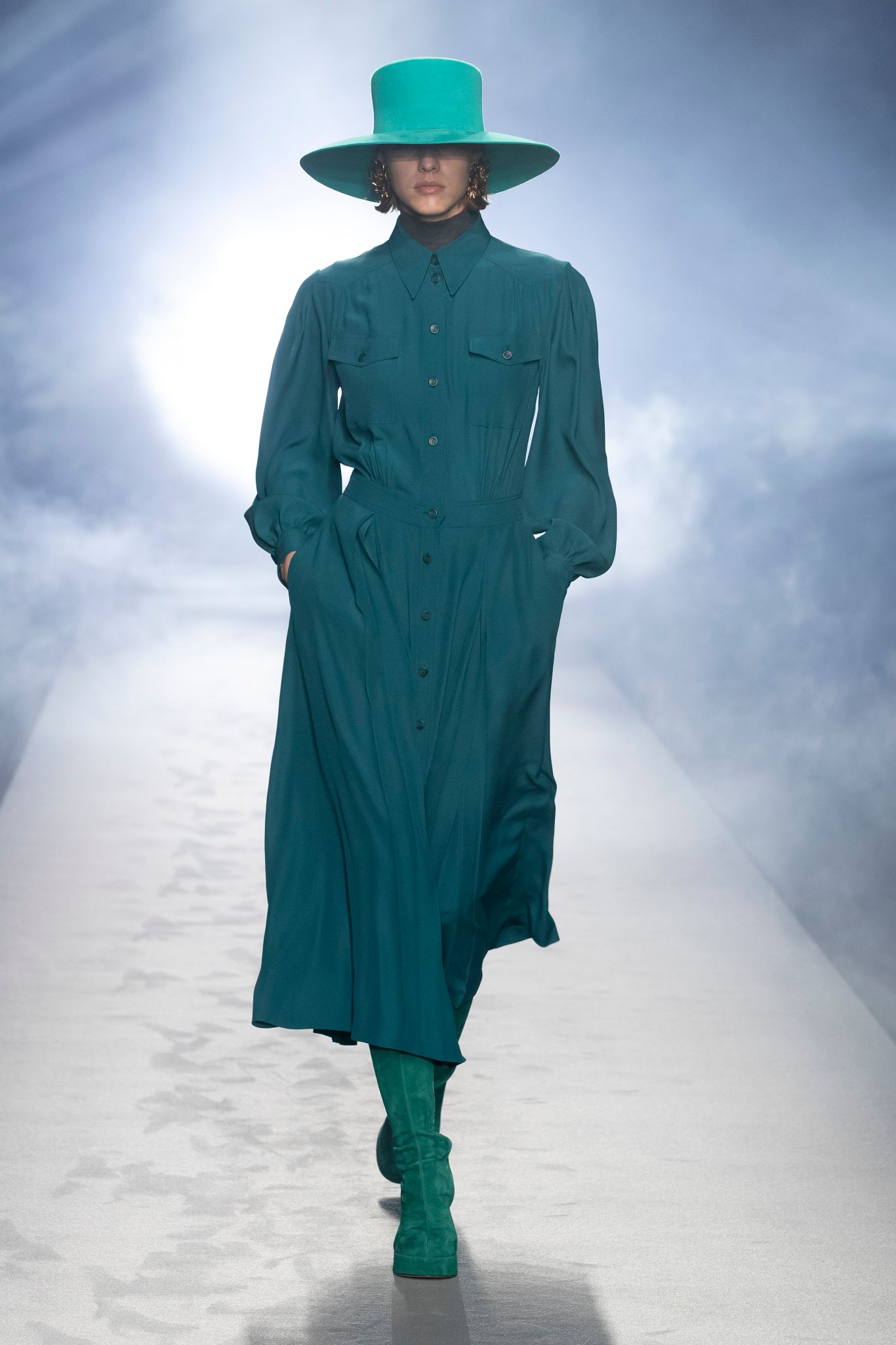 milan-fashion-week--alberta-ferretti-autumn-winter-2022-collection-milan-fashion-week--alberta-ferretti-autumn-winter-2022-collection_(27).jpg