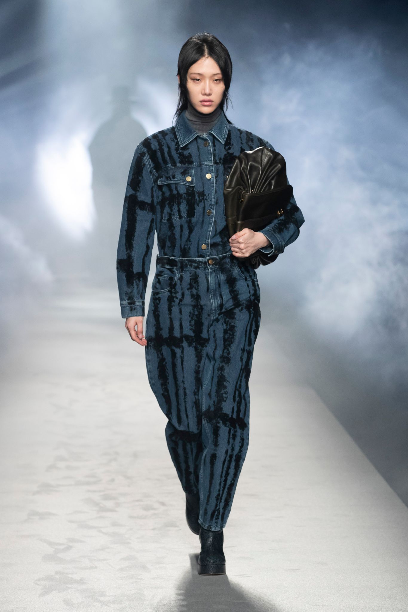milan-fashion-week--alberta-ferretti-autumn-winter-2022-collection-milan-fashion-week--alberta-ferretti-autumn-winter-2022-collection_(29).jpg
