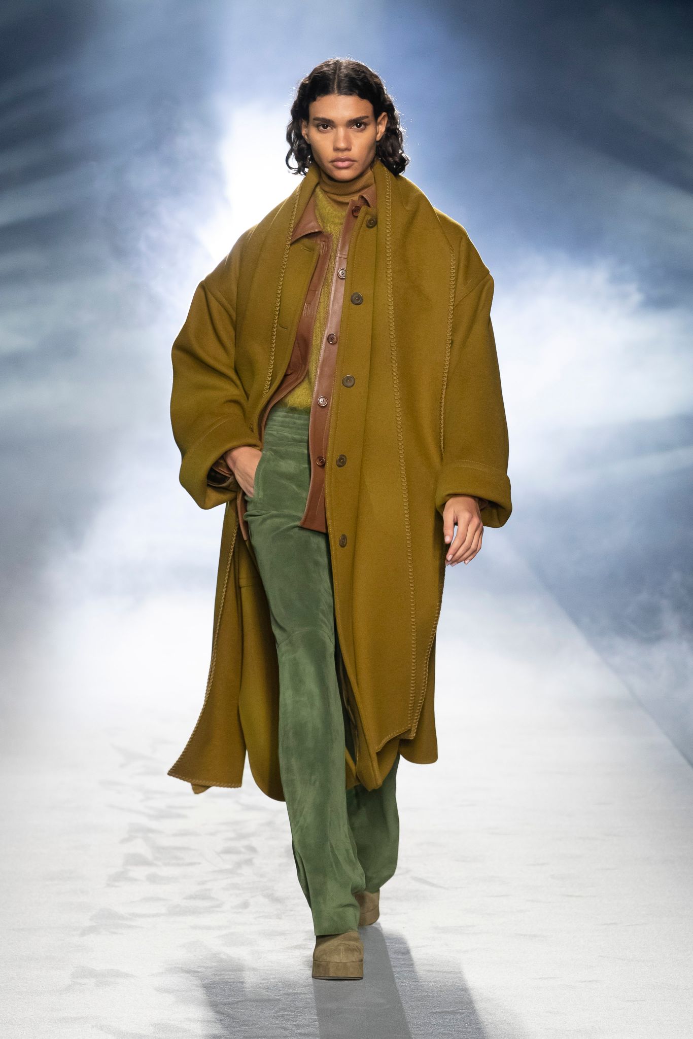 milan-fashion-week--alberta-ferretti-autumn-winter-2022-collection-milan-fashion-week--alberta-ferretti-autumn-winter-2022-collection_(31).jpg