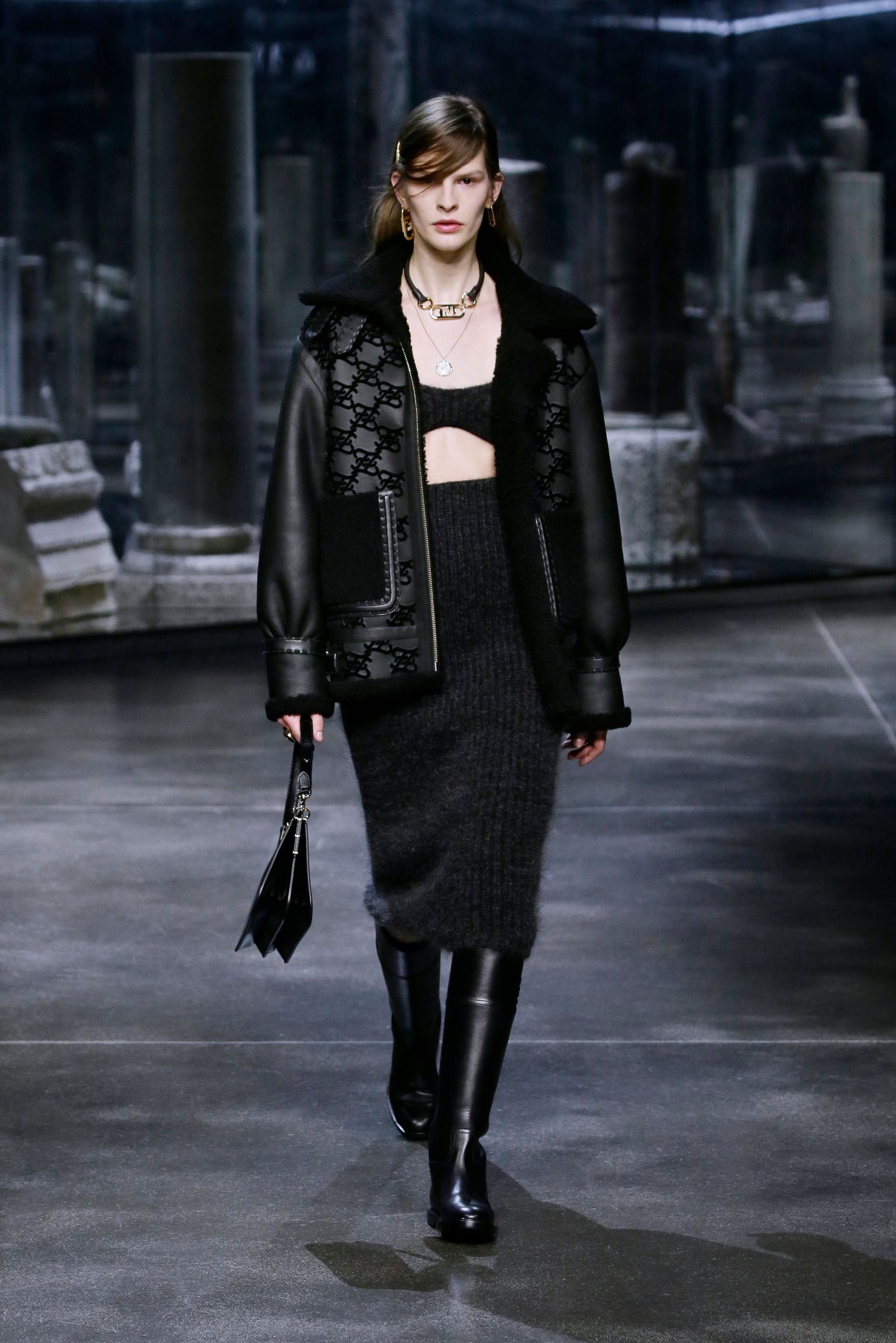 milan-fashion-week--fendi-autumn-winter-2022-collection-48_FENDI_WOMEN_FW_21_22.jpg