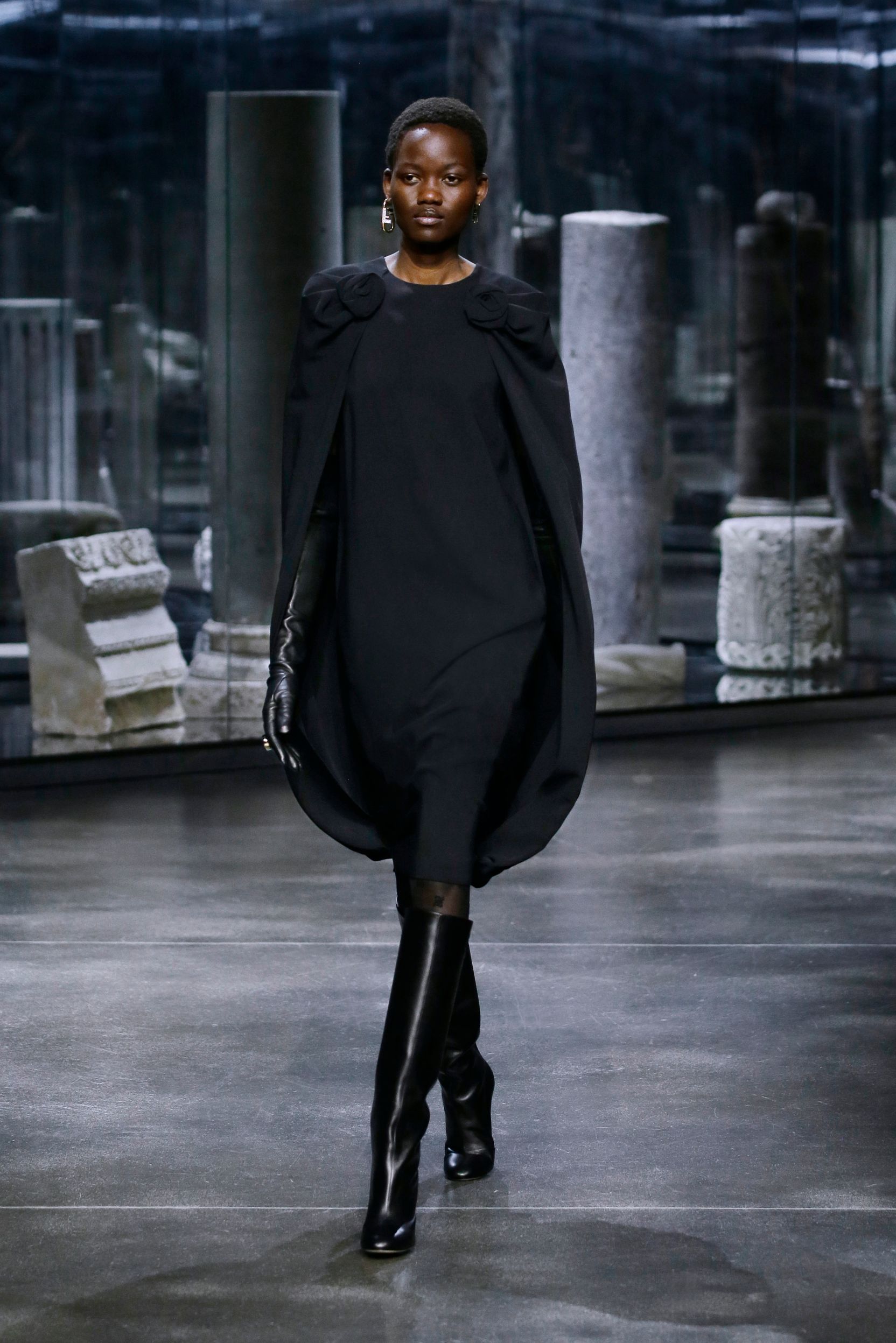 milan-fashion-week--fendi-autumn-winter-2022-collection-51_FENDI_WOMEN_FW_21_22.jpg