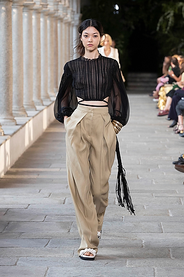 milan-fashion-week--alberta-ferretti-spring-summer-2022-collection-milan-fashion-week--alberta-ferretti-spring-summer-2022-collection_(11).jpg