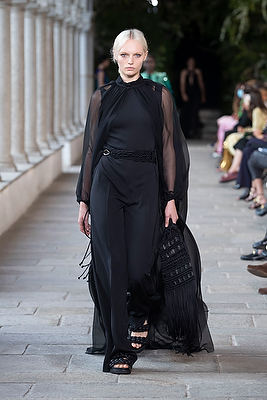 milan-fashion-week--alberta-ferretti-spring-summer-2022-collection-milan-fashion-week--alberta-ferretti-spring-summer-2022-collection_(3).jpg