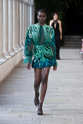 milan-fashion-week--alberta-ferretti-spring-summer-2022-collection-milan-fashion-week--alberta-ferretti-spring-summer-2022-collection_(4).jpg